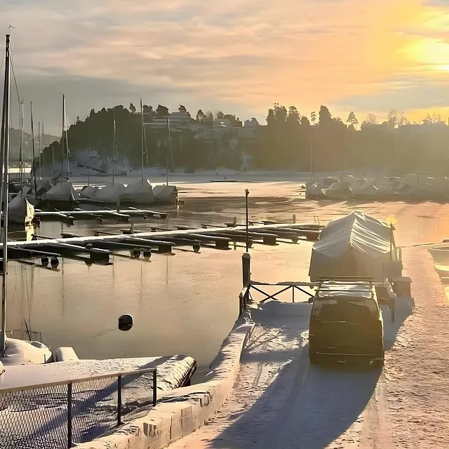 Båthavn om vinteren hos Sørfonden Slipp